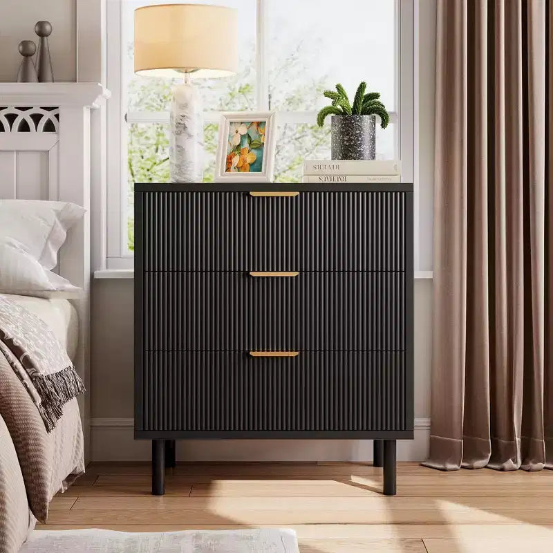 Gerippte breite Kommode mit 3 Schubladen