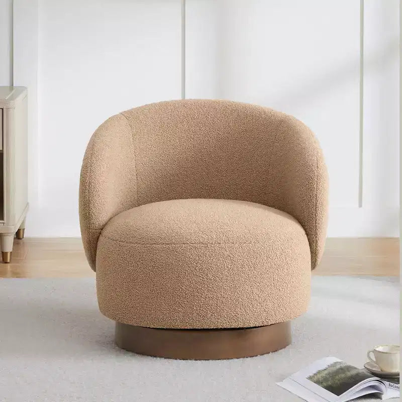 Poltrona barrel girevole imbottita d'accento Spruce&Spring con base in legno