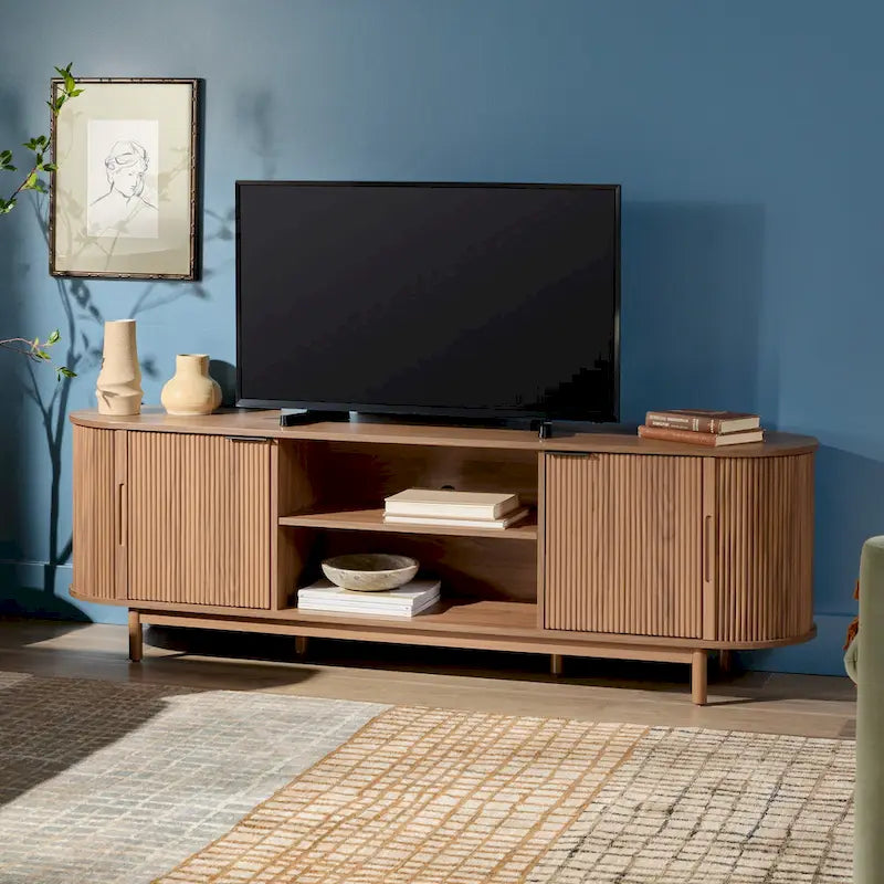 Middlebrook Designs moderne tv-meubel van 70 inch met verticale groeven en open opbergruimte