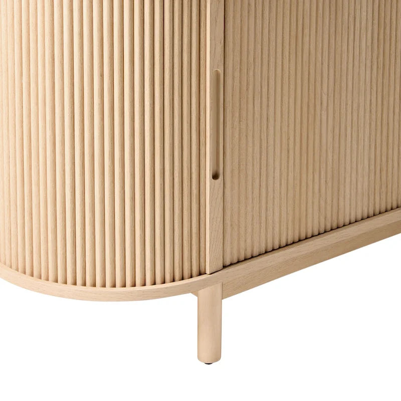 Middlebrook Designs moderne tv-meubel van 70 inch met verticale groeven en open opbergruimte