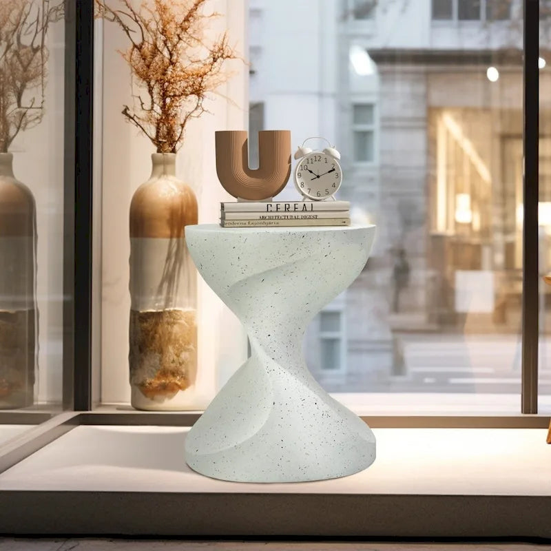 Mesa auxiliar de patio y mesa auxiliar de cama decorativa de hormigón ligero con forma de reloj de arena - 14.76x19.68 pulgadas