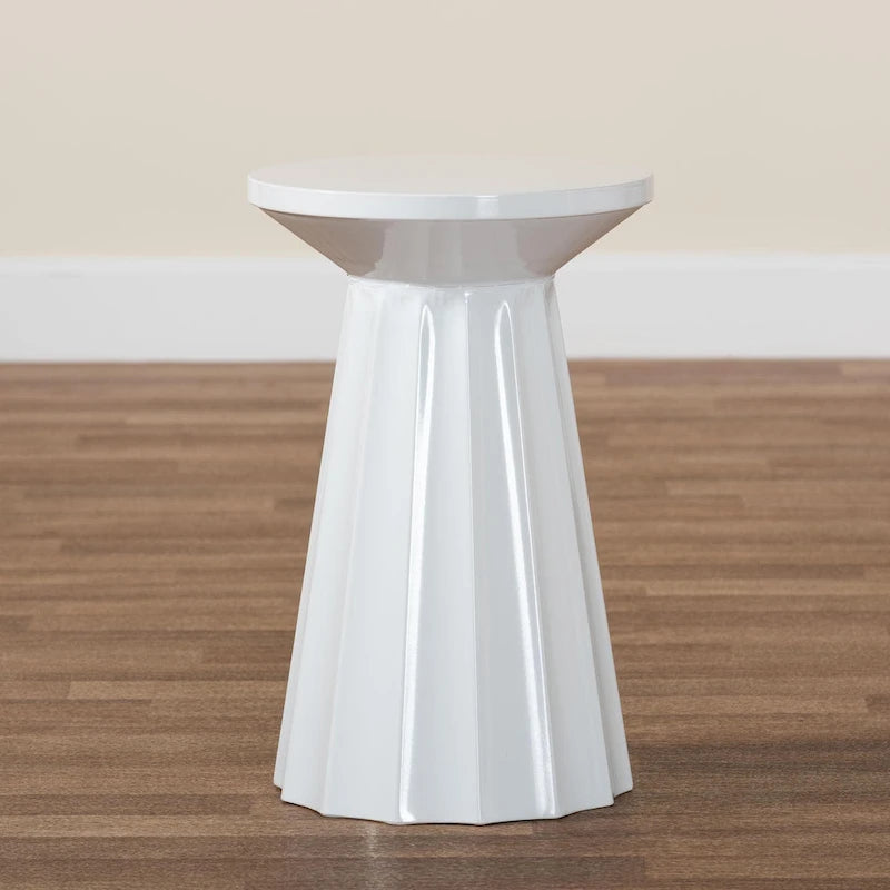 Table d’appoint ronde moderne en métal festonné Ulmer, pour intérieur ou extérieur semi-abrité