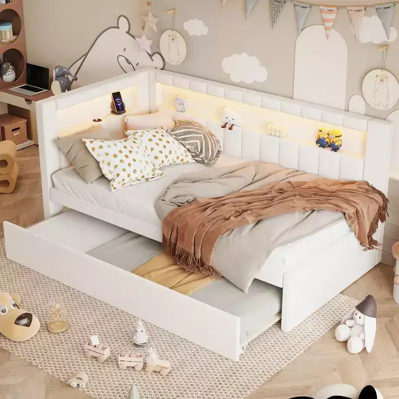 Daybed in Twin-/Full-Größe mit Ausziehbett und L-förmigem Bücherregal-Kopfteil, weiches Eckbett mit Leinenpolsterung, Ablagefächern und LED-Band