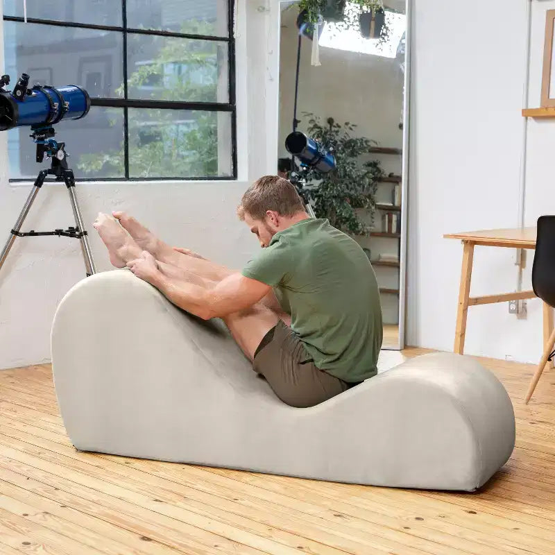 Elegancki szezlong Avana do jogi – wyprodukowano w USA – idealny do rozciągania, relaksu, ćwiczeń i nie tylko, 60D x 18W x 26H cali, jasnoszary