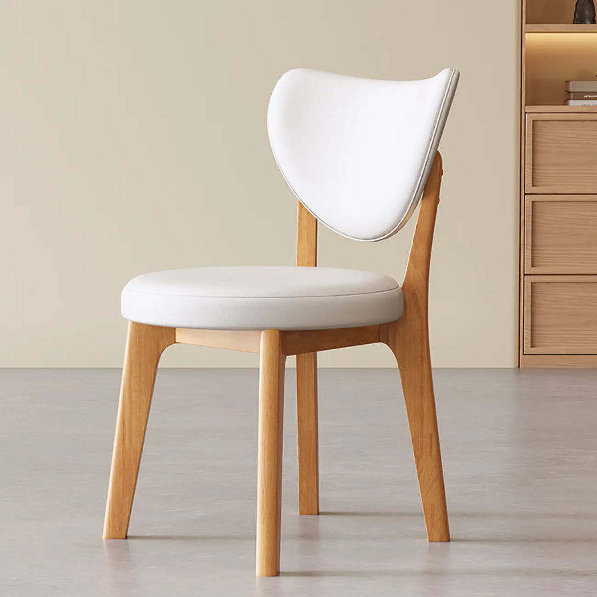 Chaise de salle à manger moderne sans accoudoirs, dossier enveloppant et revêtement en similicuir