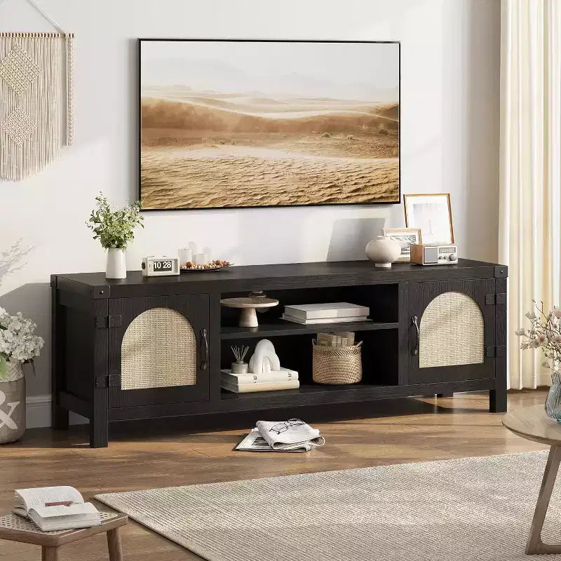165 cm breiter TV-Schrank im Boho-Stil mit Flechttür – Unterhaltungsschrank aus Holz mit zwei Schränken und verstellbaren Einlegeböden, geeignet für Wohnzimmer