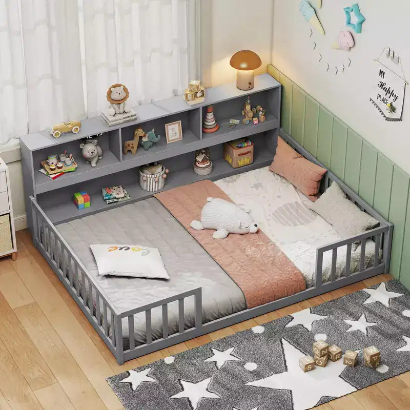Montessori-vloerbed voor eenpersoons- of tweepersoonsmatras met boekenkast, opbergplanken en veiligheidshekken, wit/grijs