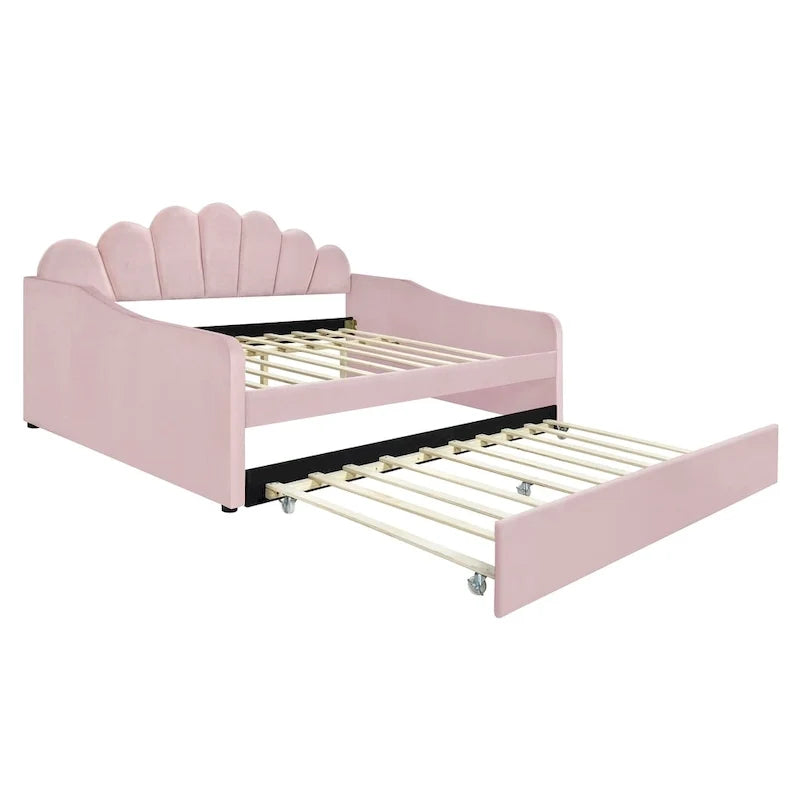 Gestoffeerd ligbed van volledige grootte met schelpvormige rugleuning en onderschuifbed