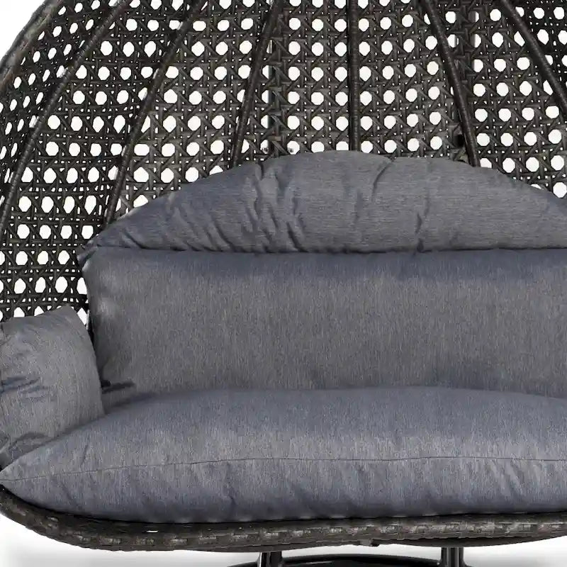LeisureMod hängender Doppelsitz-Eierstuhl mit Gestell – Outdoor-/Indoor-Hängesessel aus Rattan-Geflecht für Terrasse, Schaukel und Hängeliege mit Polstern