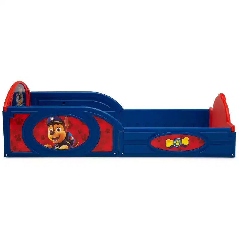 Delta Children muovinen nukkumis- ja leikkisänky taaperoille kiinnitetyillä turvalaidоilla – PAW Patrol