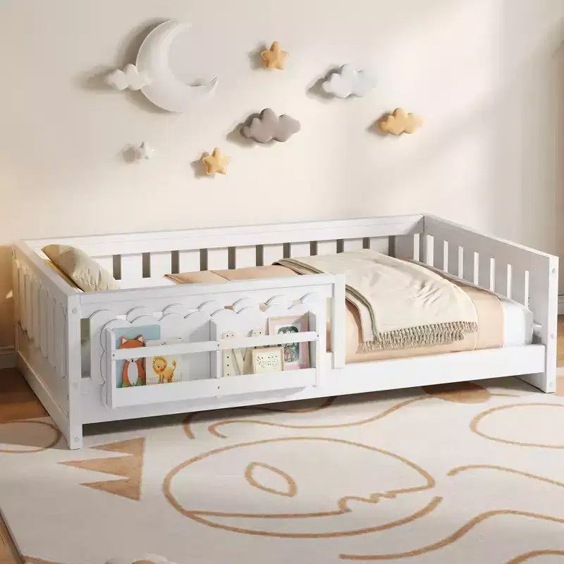 Platformbedframe voor kinderen in eenpersoons- en tweepersoonsformaat met veiligheidshek, ingebouwde boekenkasten en opbergplanken