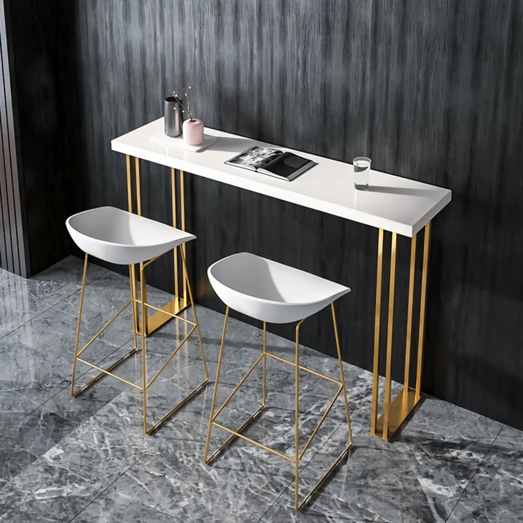Table de bar rectangulaire luxueuse en bois avec piètement traîneau doré pour les repas