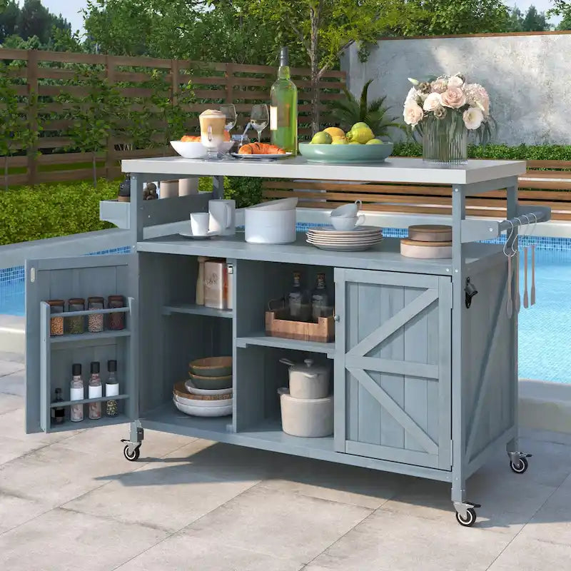 Isla de cocina para exteriores, carrito de bar con ruedas y gabinete de almacenamiento, mesa para parrilla de madera maciza con superficie de acero inoxidable, especiero y toallero
