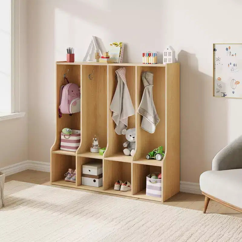 Braun-weißer Garderobenschrank mit 4 Fächern und 8 Haken für Kinder