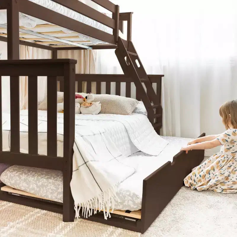 Letto a castello Max & Lily in legno massello, singolo sopra matrimoniale con letto estraibile contenitore e scaletta per bambini