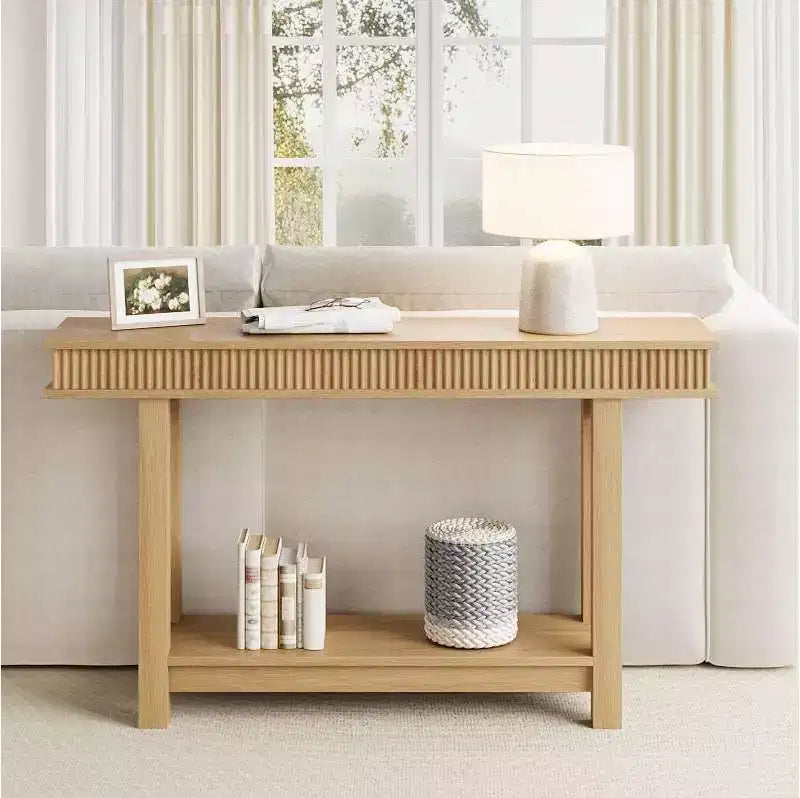 Console en bois cannelé de style champêtre à 2 niveaux avec rangement sur étagère, table d’entrée rectangulaire étroite à placer derrière un canapé pour vestibule, couloir ou salon