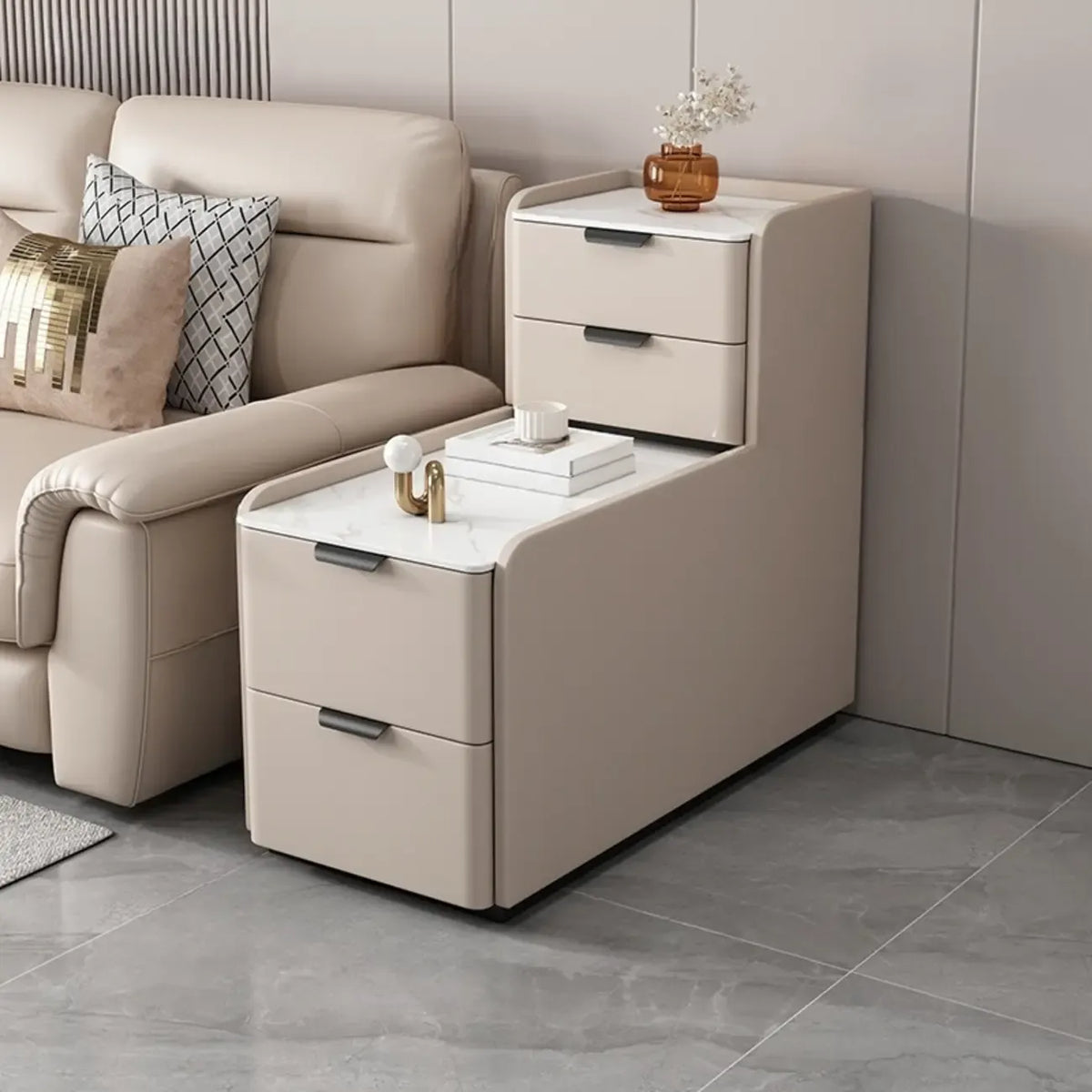 Tavolino laterale alto per divano, in legno a forma di L, con 4 cassetti e piano effetto pietra