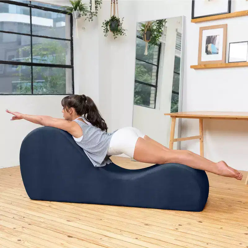 Elegancki szezlong Avana do jogi – wyprodukowano w USA – idealny do rozciągania, relaksu, ćwiczeń i nie tylko, 60D x 18W x 26H cali, jasnoszary