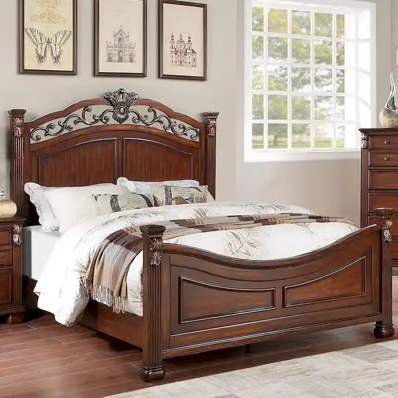 Lit en bois avec tête de lit ouvragée, coloris cerisier foncé