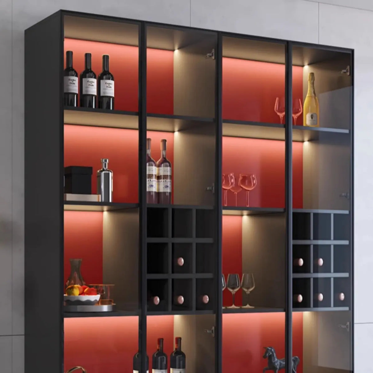 Minimalistischer schwarzer Weinschrank aus Holz mit Glastür
