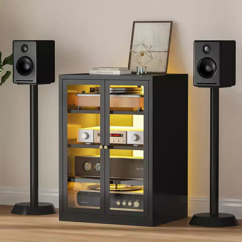 Bekrvio metalen mediakast, 4-laags stereokast met glazen deuren en verstelbare planken, audio-AV-rek met kabelmanagement