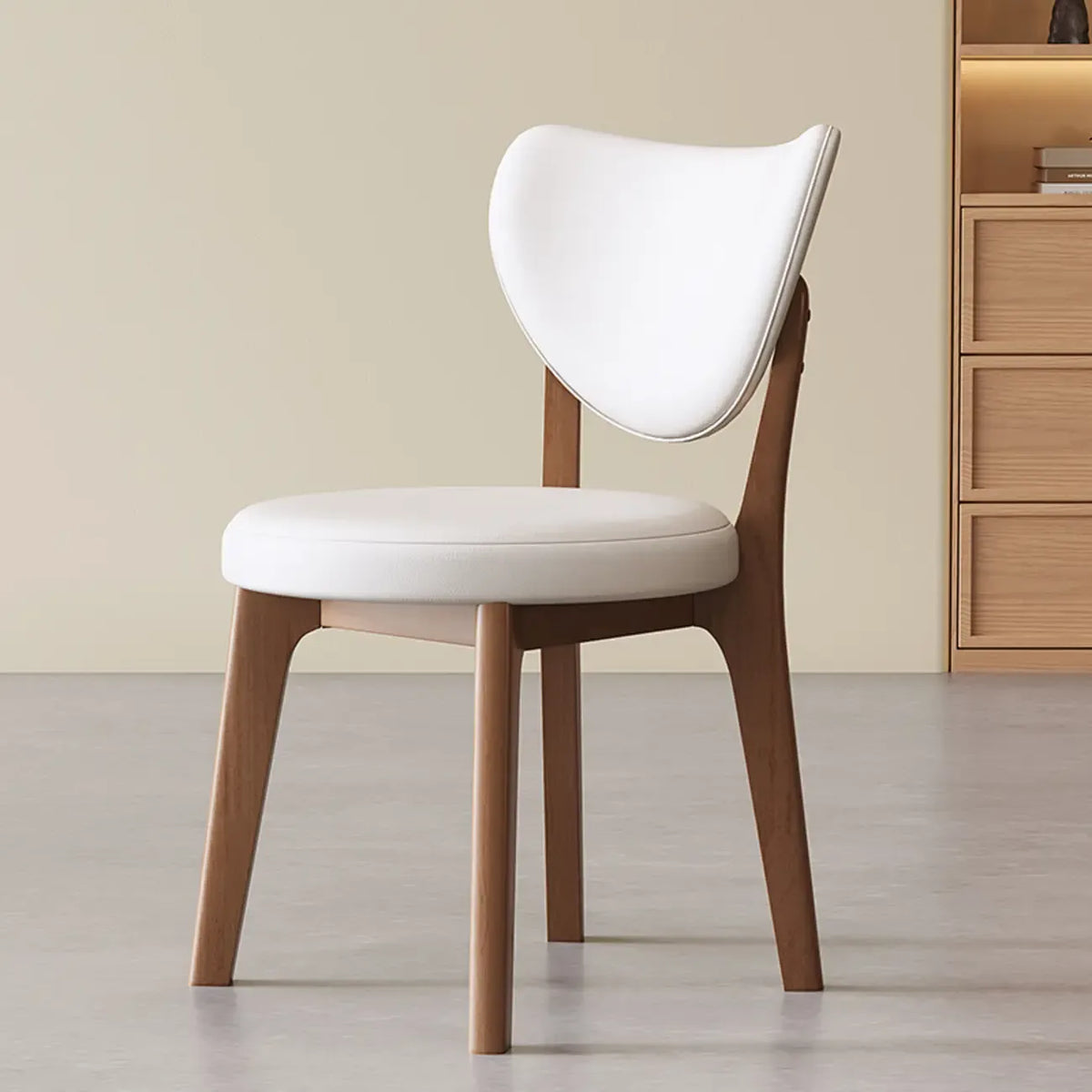 Chaise de salle à manger moderne sans accoudoirs, dossier enveloppant et revêtement en similicuir