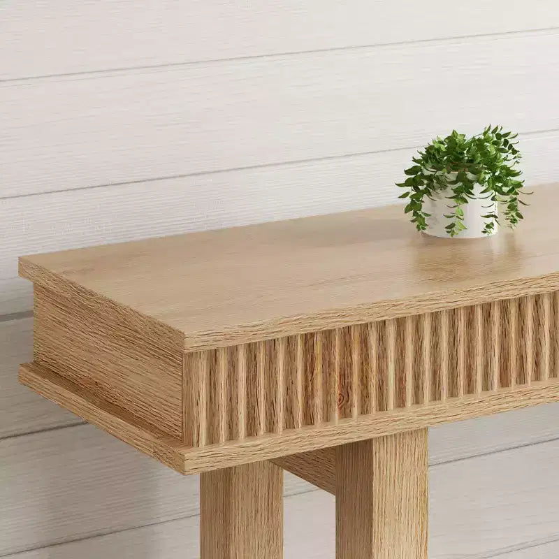 Console en bois cannelé de style champêtre à 2 niveaux avec rangement sur étagère, table d’entrée rectangulaire étroite à placer derrière un canapé pour vestibule, couloir ou salon