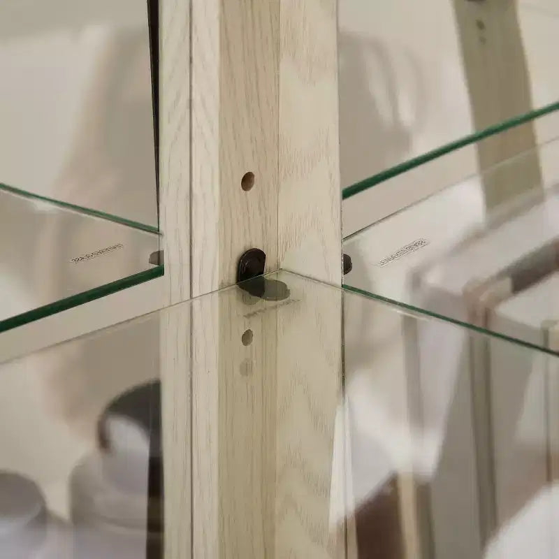 Hoekvitrinekast met glazen deuren en planken, hoekvitrine voor woonkamer