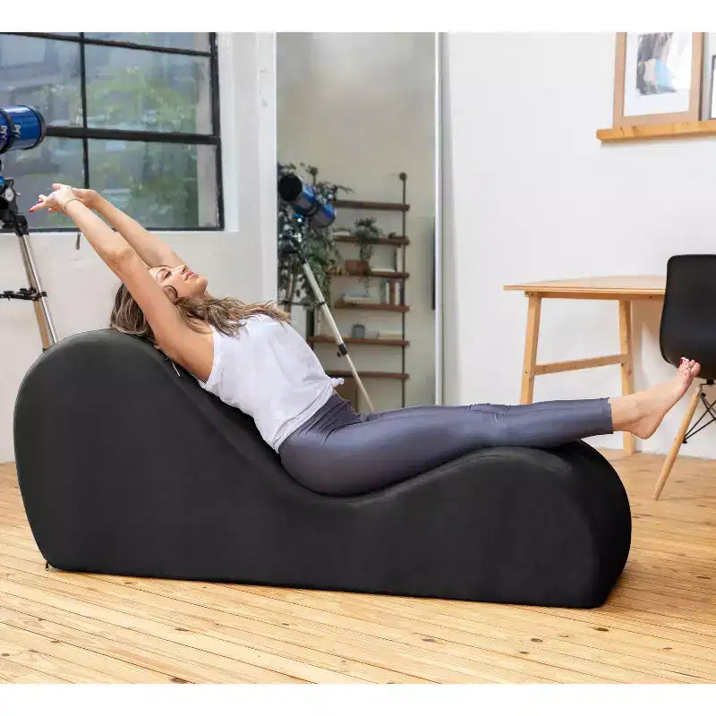 Elegancki szezlong Avana do jogi – wyprodukowano w USA – idealny do rozciągania, relaksu, ćwiczeń i nie tylko, 60D x 18W x 26H cali, jasnoszary