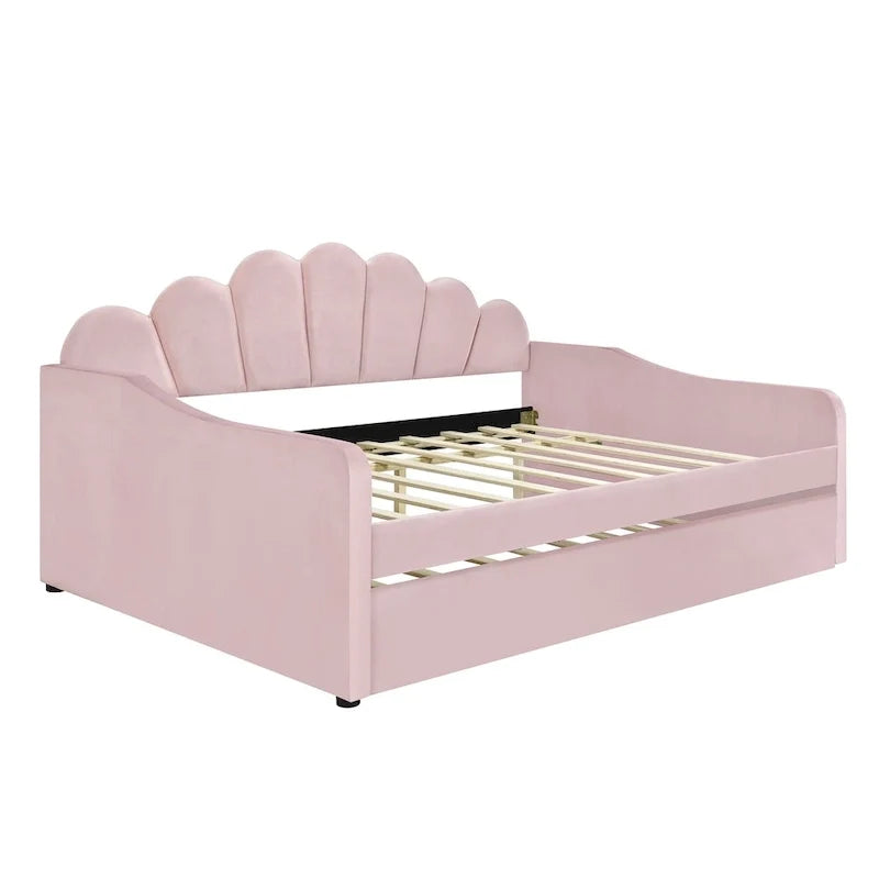 Gestoffeerd ligbed van volledige grootte met schelpvormige rugleuning en onderschuifbed