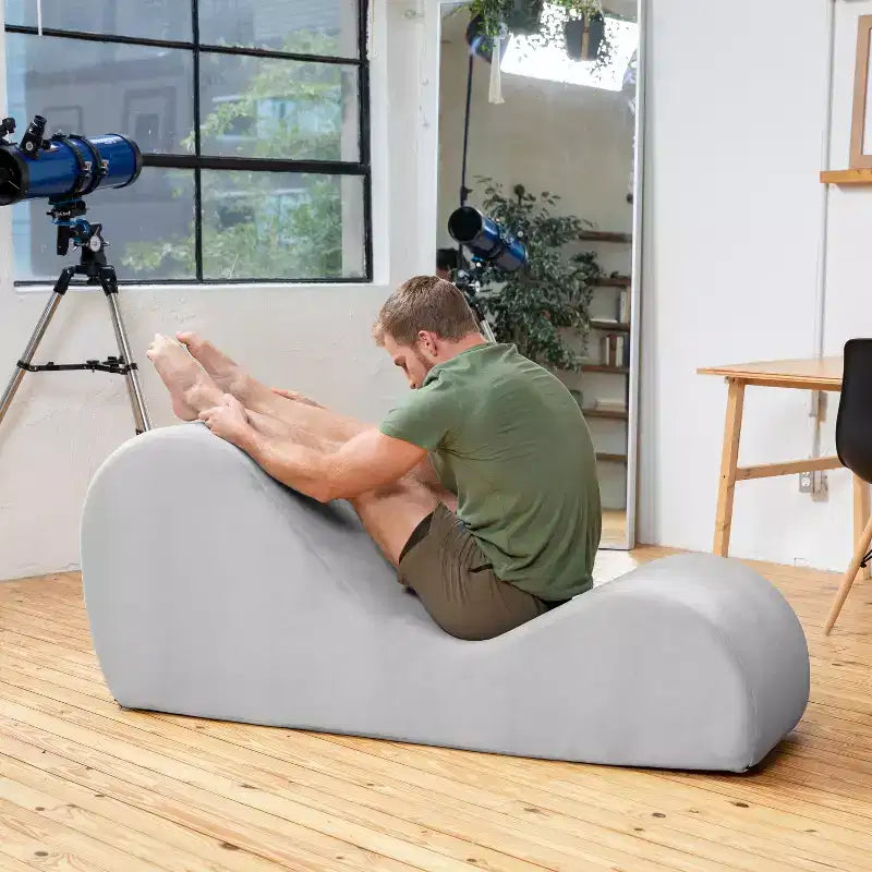 Elegancki szezlong Avana do jogi – wyprodukowano w USA – idealny do rozciągania, relaksu, ćwiczeń i nie tylko, 60D x 18W x 26H cali, jasnoszary