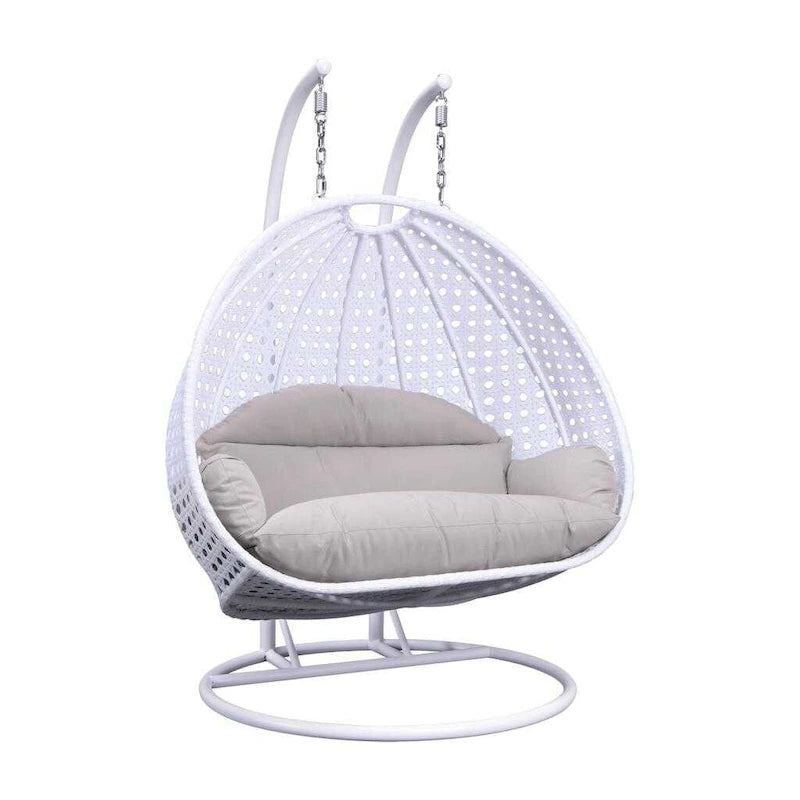 LeisureMod hängender Doppelsitz-Eierstuhl mit Gestell – Outdoor-/Indoor-Hängesessel aus Rattan-Geflecht für Terrasse, Schaukel und Hängeliege mit Polstern