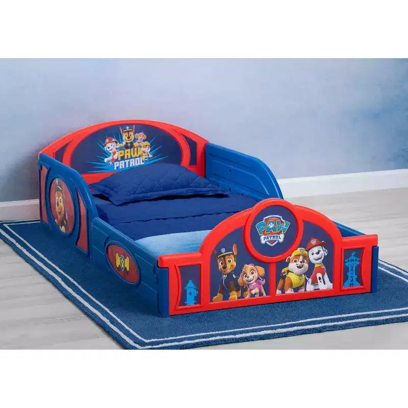 Delta Children muovinen nukkumis- ja leikkisänky taaperoille kiinnitetyillä turvalaidоilla – PAW Patrol