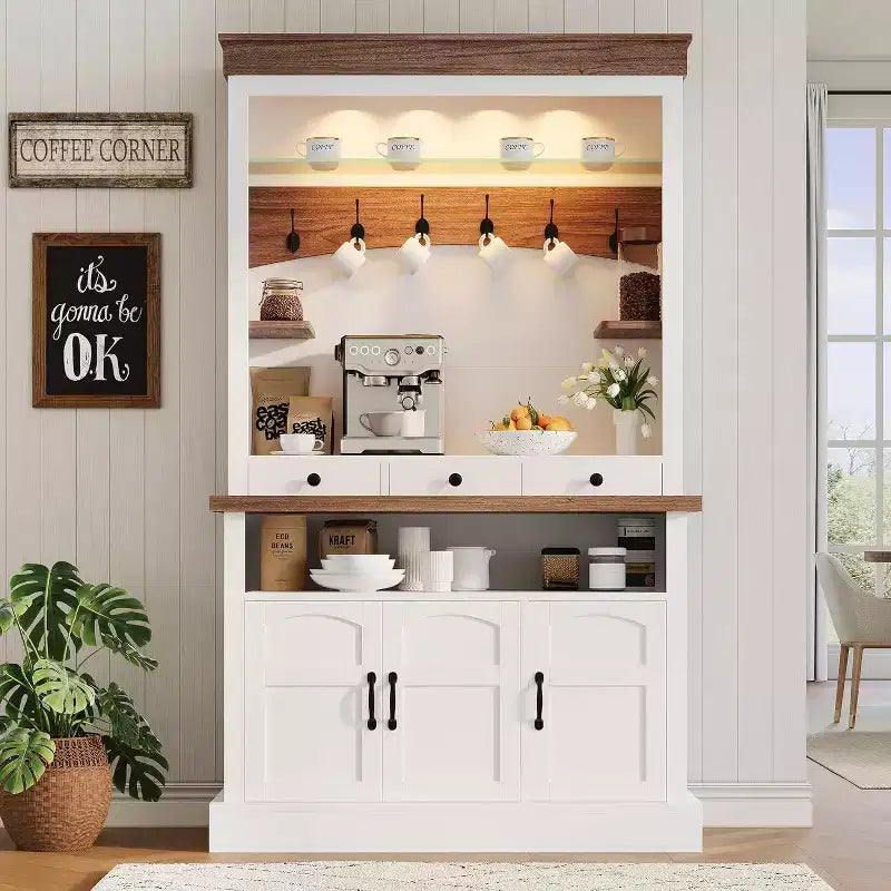 183 cm hoher Kaffeebarschrank im Landhausstil mit LED-Beleuchtung, Küchenbuffet mit Türen und Schublade, verstellbaren Regalböden und geräumigem Stauraum