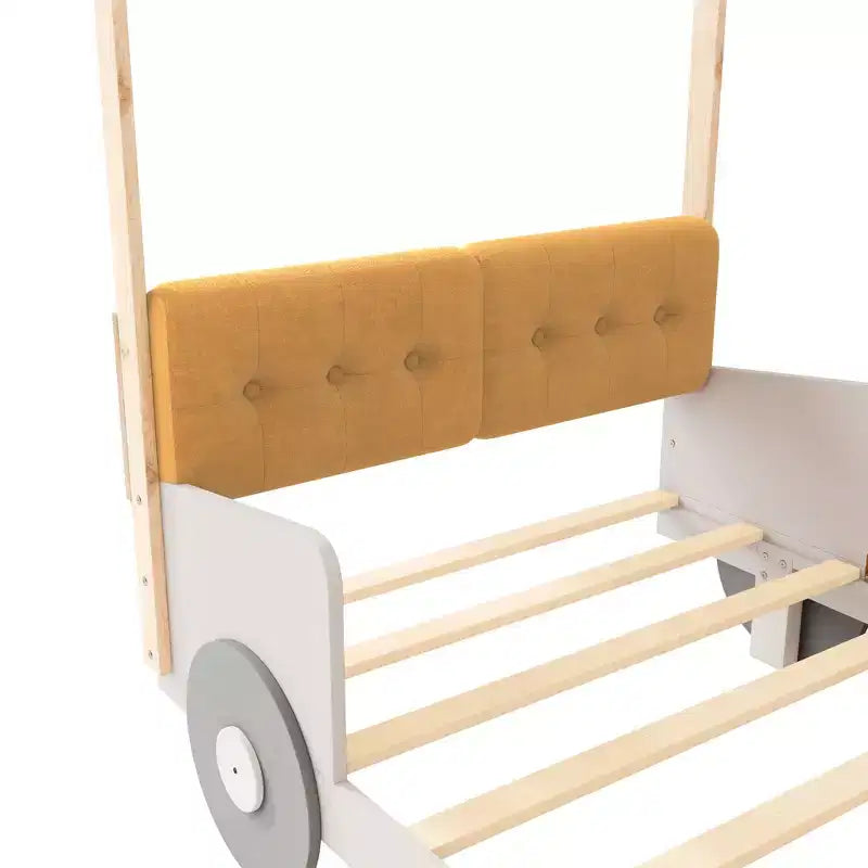 Letto per bambini a forma di auto in legno Whisen con cuscino, telo per il soffitto e LED - Naturale