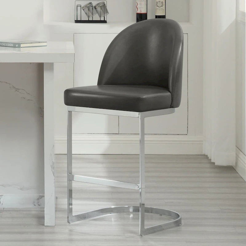 26 tekonahkaverhoiltua baarijakkaraa, tiskikorkeus, metallijalat – 38.8H x 17.9W x 20.9D