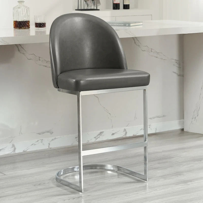 26 tekonahkaverhoiltua baarijakkaraa, tiskikorkeus, metallijalat – 38.8H x 17.9W x 20.9D