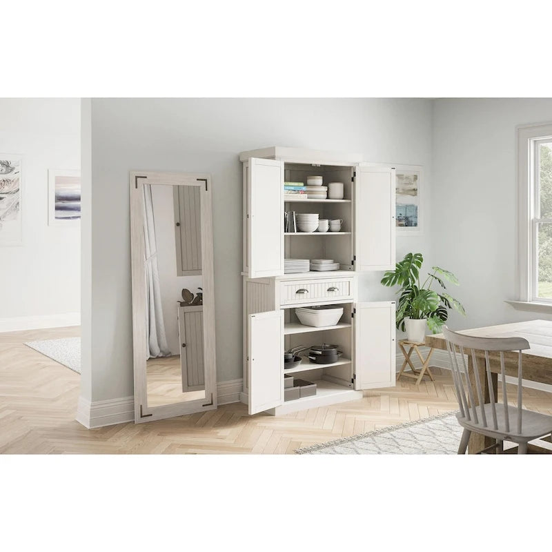 Homestyles Nantucket Vorratsschrank in geschliffenem Off-White mit vier Türen – N/A