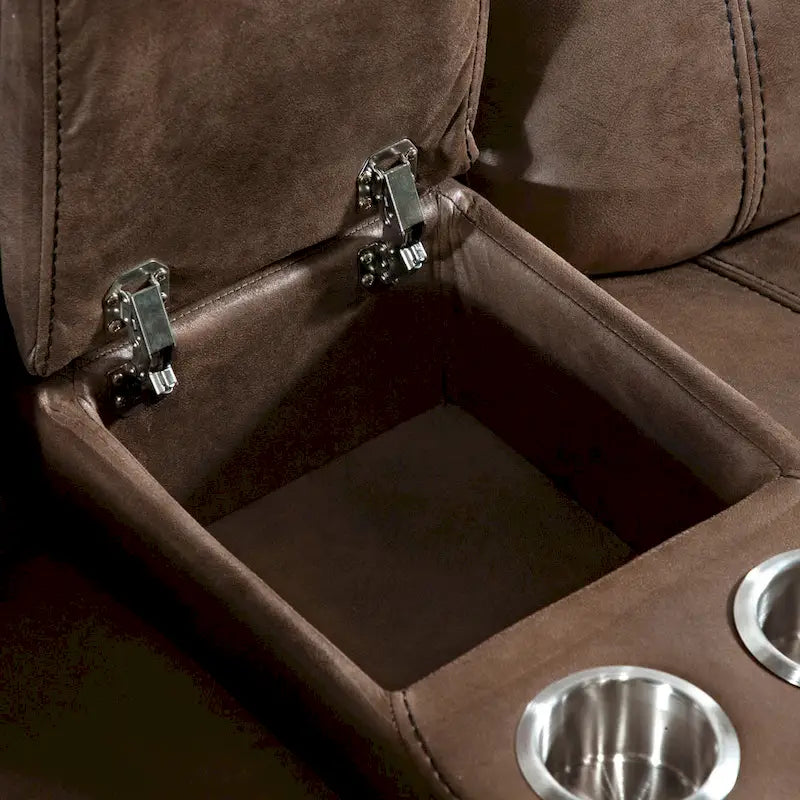 Divanetto reclinabile a due posti Verne marrone in microsuede, con dondolo manuale e consolle centrale contenitore