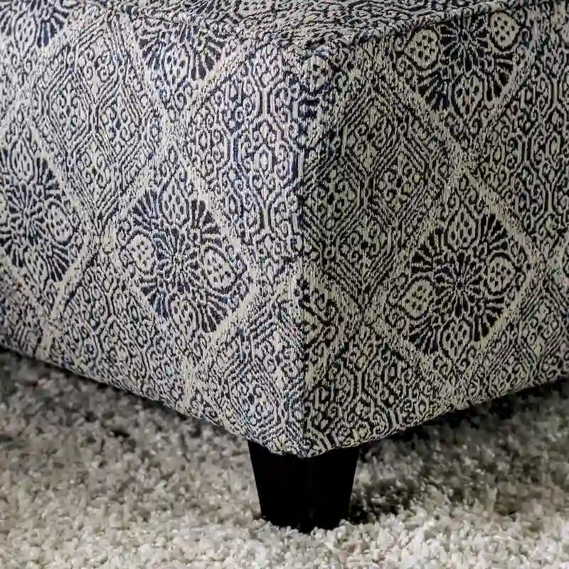 Pouf cocktail de transition en tissu gris Stormy avec imprimé marocain de Gracewood Hollow