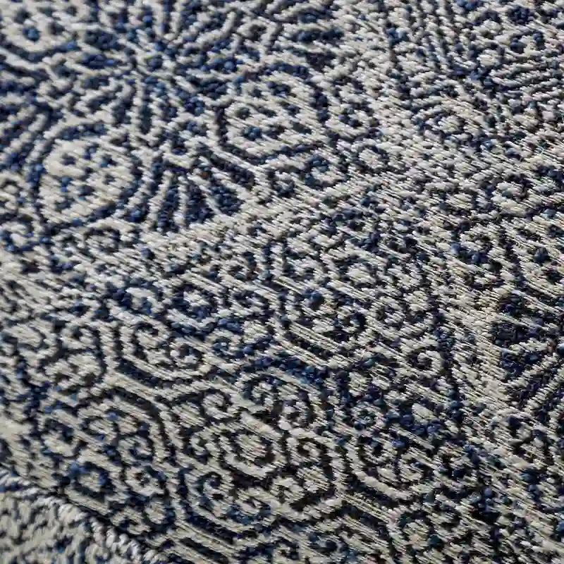 Pouf cocktail de transition en tissu gris Stormy avec imprimé marocain de Gracewood Hollow