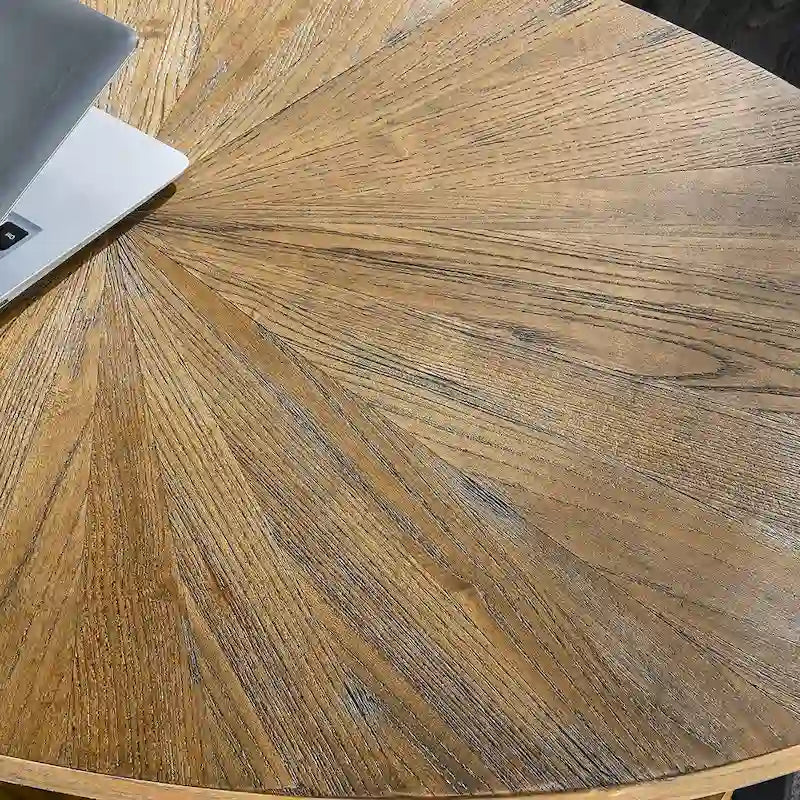 Ovaler Couchtisch aus Massivholz mit gekreuzten Metallbeinen