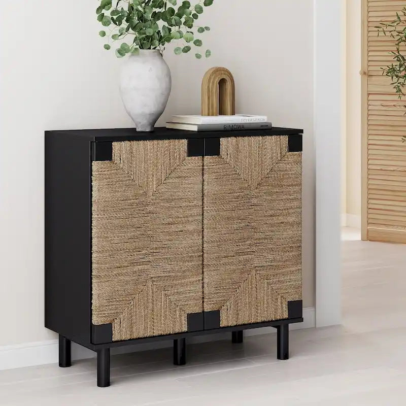 Mobiletto decorativo in legno Beacon di Nathan James con ante in giunco marino e ripiano regolabile