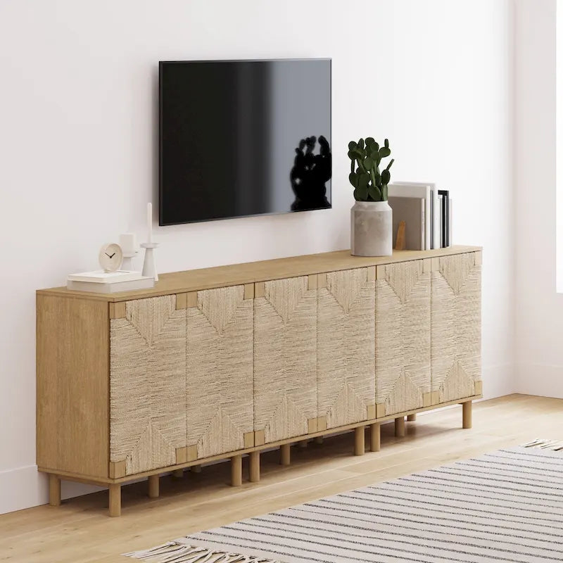 Mobiletto decorativo in legno Beacon di Nathan James con ante in giunco marino e ripiano regolabile