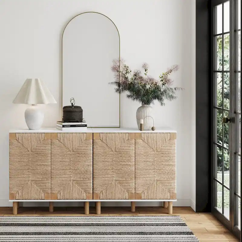 Mobiletto decorativo in legno Beacon di Nathan James con ante in giunco marino e ripiano regolabile