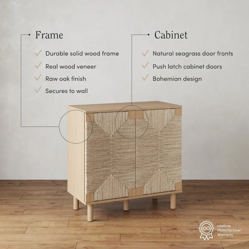 Mobiletto decorativo in legno Beacon di Nathan James con ante in giunco marino e ripiano regolabile
