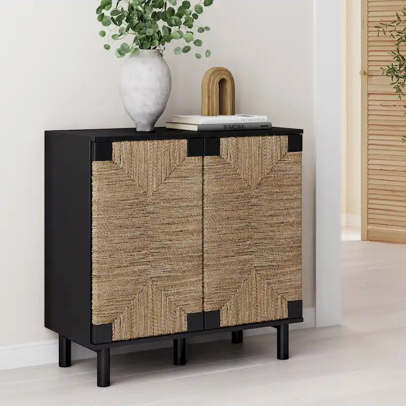 Mobiletto decorativo in legno Beacon di Nathan James con ante in giunco marino e ripiano regolabile