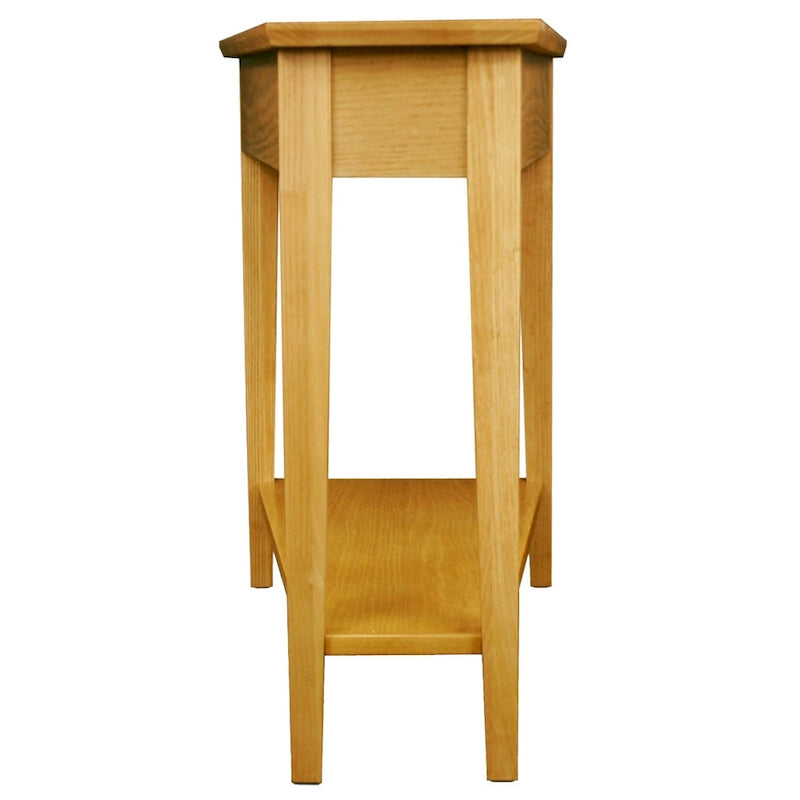 Teegan bijzettafel van massief hout met wigvormige verstelbare fauteuilzijde en plank