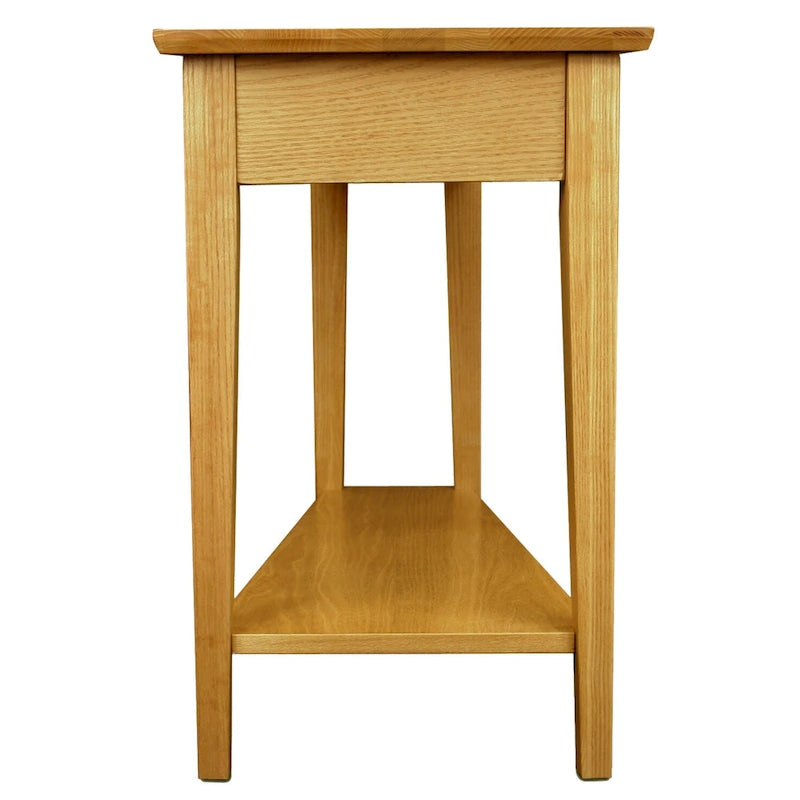 Teegan bijzettafel van massief hout met wigvormige verstelbare fauteuilzijde en plank