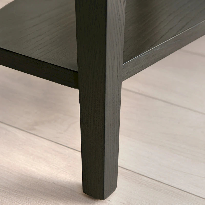 Teegan bijzettafel van massief hout met wigvormige verstelbare fauteuilzijde en plank